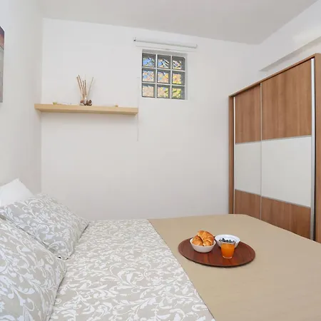 Family Friendly House With A Swimming Pool Ripenda Verbanci, - 16583 Holiday home *