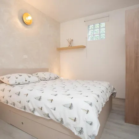 Family Friendly House With A Swimming Pool Ripenda Verbanci, - 16583 펜션 라빈